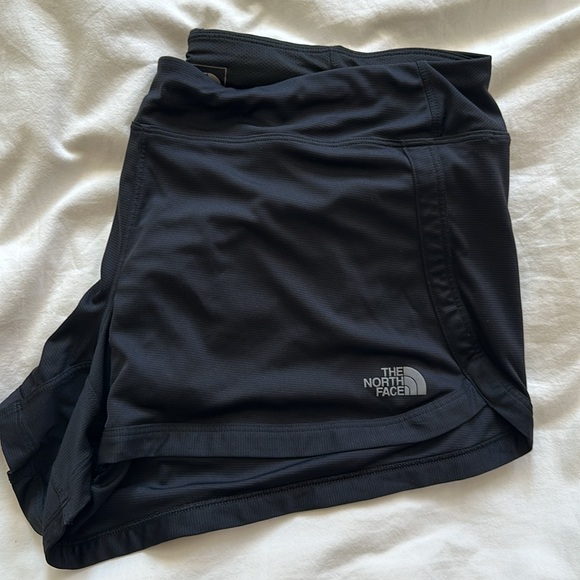 North Face Women’s shorts large - Picture 1 of 6